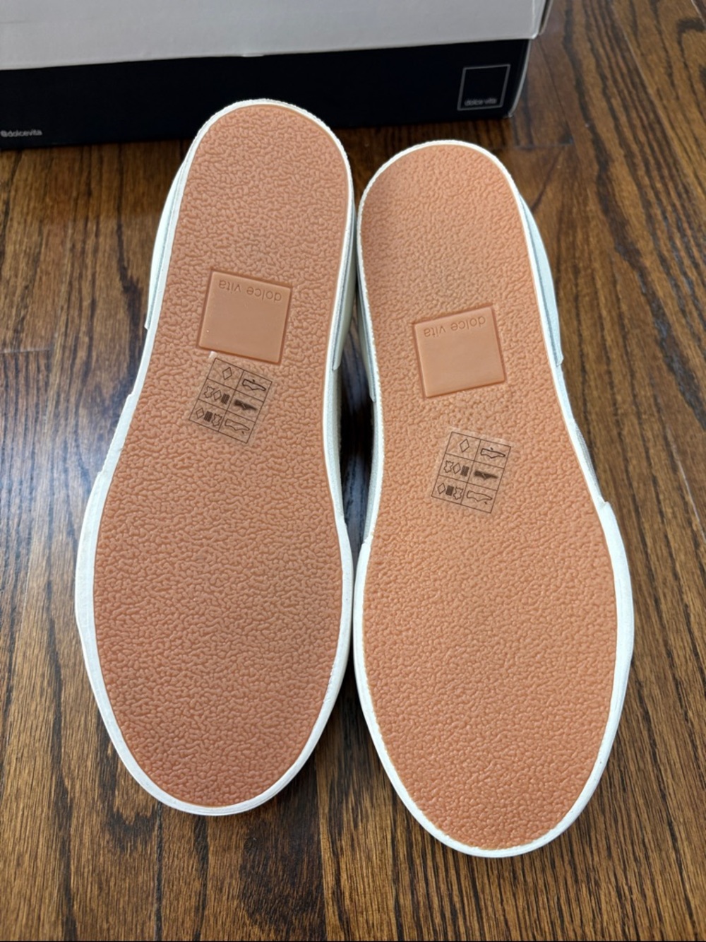 NWT, Dolce Vita Linen Zina Sneakers! - Picture 7 of 8